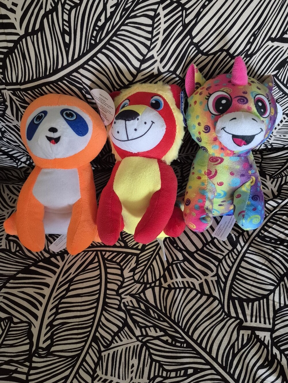 NWT★ Colorful Plush Set